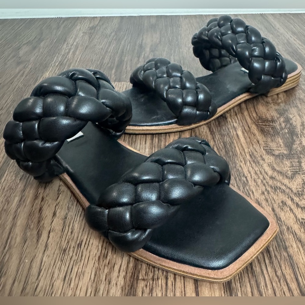 Steve Madden Black Braided Double
Strap Square Toe Size 8